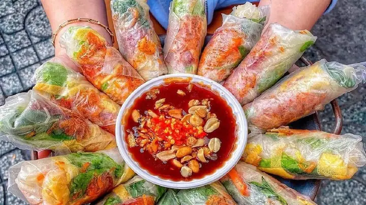 Ăn Vặt Ngon Giá Rẻ Quận 1: Top 10 Địa Điểm Đáng Thử & Đánh Giá