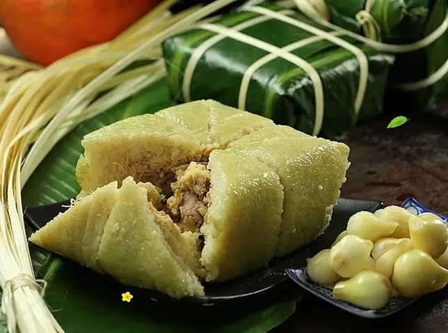 Bánh Chưng Gói Bằng Lá Gì? Bí Mật Của Những Chiếc Bánh Xanh Mướt Bánh Chưng Gói Bằng Lá Gì? Bí Mật Của Những Chiếc Bánh Xanh Mướt