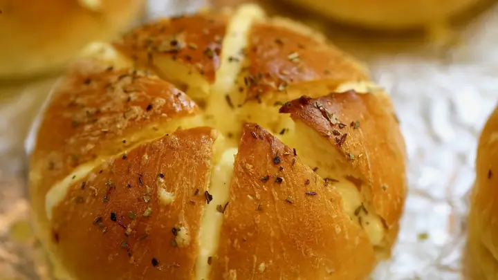 Bánh Mì Bơ Tỏi Phô Mai Hàn Quốc: Công Thức Hoàn Hảo Tại Nhà Bánh Mì Bơ Tỏi Phô Mai Hàn Quốc: Công Thức Hoàn Hảo Tại Nhà