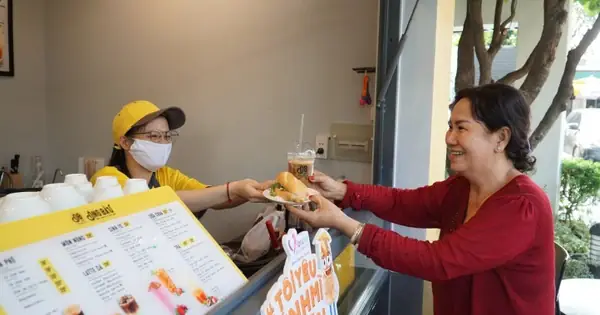 Bánh Mì Và Cà Phê: Phong Vị Đặc Trưng Không Thể Thiếu Của Sài Gòn Bánh Mì Và Cà Phê: Phong Vị Đặc Trưng Không Thể Thiếu Của Sài Gòn