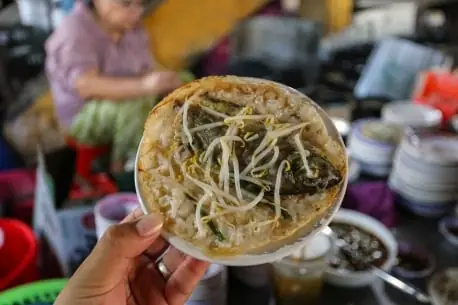 Bánh Xèo Cá Kình Huế: Hướng Dẫn Toàn Tập Từ Lịch Sử Đến 4 Quán Ngon Bánh Xèo Cá Kình Huế: Hướng Dẫn Toàn Tập Từ Lịch Sử Đến 4 Quán Ngon
