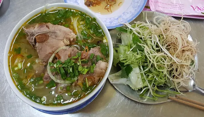 Bún Giò Heo Hóc Môn: Món Ăn Đặc Sản Không Thể Bỏ Lỡ Bún Giò Heo Hóc Môn: Món Ăn Đặc Sản Không Thể Bỏ Lỡ