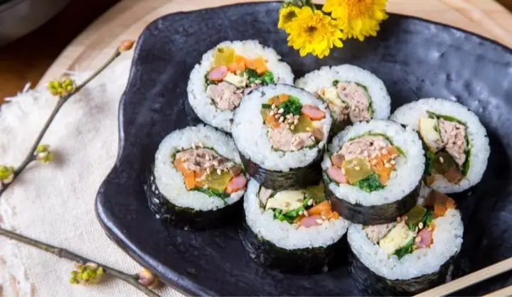 Cách Làm Cơm Cuộn Hàn Quốc (kimbap) Tại Nhà: Hướng Dẫn Chi Tiết Từ A Đến Z Cách Làm Cơm Cuộn Hàn Quốc (kimbap) Tại Nhà: Hướng Dẫn Chi Tiết Từ A Đến Z
