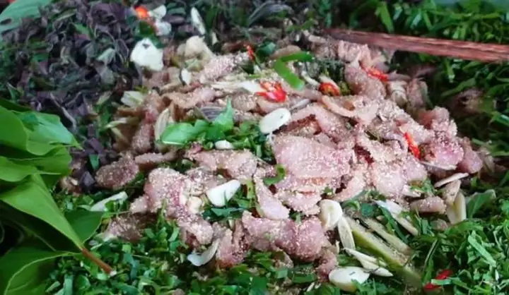 Cách Làm Gỏi Cá Chép Sống Chuẩn Vị: Món Ngon Giải Nhiệt Mùa Hè