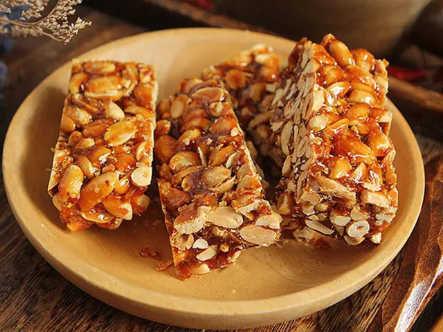 Hướng Dẫn Chi Tiết Cách Làm Kẹo Lạc Bằng Mạch Nha