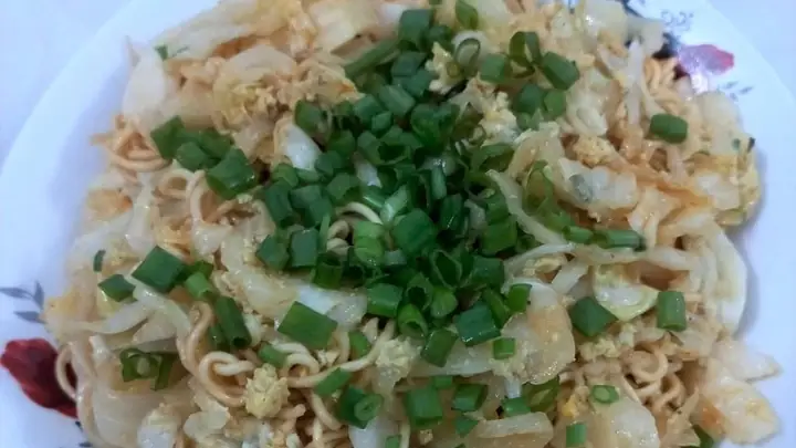 Cách Làm Mì Tôm Xào Bắp Cải Trứng Đơn Giản, Ngon Miệng Cách Làm Mì Tôm Xào Bắp Cải Trứng Đơn Giản, Ngon Miệng