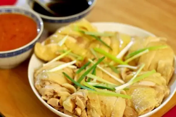 Cách Luộc Gà Nguyên Con Chuẩn Nhà Hàng: Da Vàng Bóng, Thịt Mềm Ngọt Cách Luộc Gà Nguyên Con Chuẩn Nhà Hàng: Da Vàng Bóng, Thịt Mềm Ngọt
