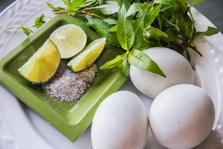 Cách Luộc Hột Vịt Lộn Chuẩn: Mềm Thơm, Không Nứt Vỏ