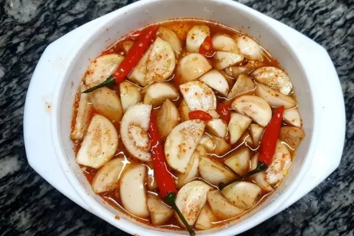 Cách Muối Cà Pháo Ăn Liền: 2 Công Thức Đơn Giản Tại Nhà Cách Muối Cà Pháo Ăn Liền: 2 Công Thức Đơn Giản Tại Nhà