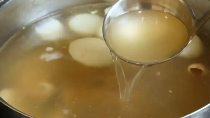Cách Nấu Nước Lèo Bánh Canh Trong Vèo, Ngọt Thanh Từ Xương