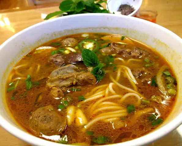 Cách Nấu Nước Lèo Bún Bò Huế Thơm Ngon Chuẩn Vị Tại Nhà Cách Nấu Nước Lèo Bún Bò Huế Thơm Ngon Chuẩn Vị Tại Nhà