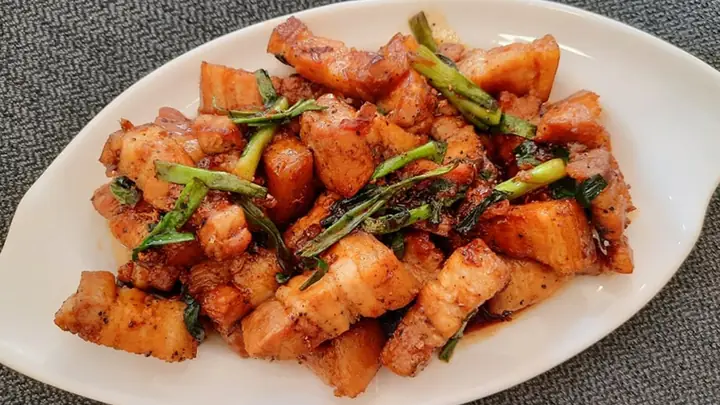 Cách Rang Thịt Ba Chỉ Cháy Cạnh Ngon Nhất: Bí Quyết Lớp Mỡ Giòn Từ A Đến Z