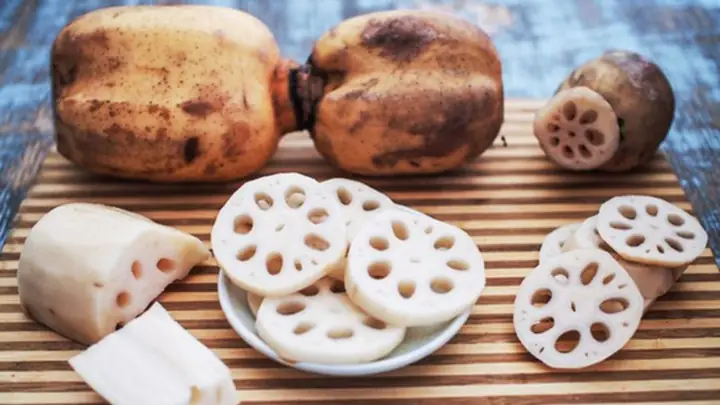 Cách Sơ Chế Củ Sen Trắng Giòn, Không Thâm Đen Đầy Đủ Nhất Cách Sơ Chế Củ Sen Trắng Giòn, Không Thâm Đen Đầy Đủ Nhất