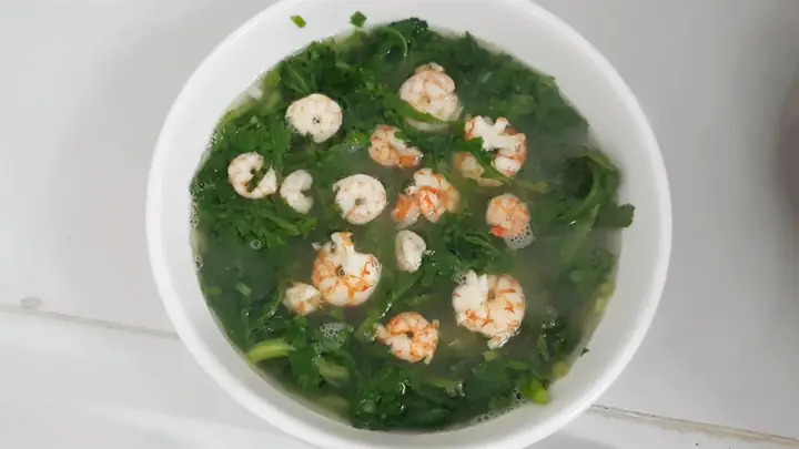 Hướng Dẫn Nấu Canh Cải Cúc Tần Ô Với Tôm Sú Và Chả Cá Hướng Dẫn Nấu Canh Cải Cúc Tần Ô Với Tôm Sú Và Chả Cá