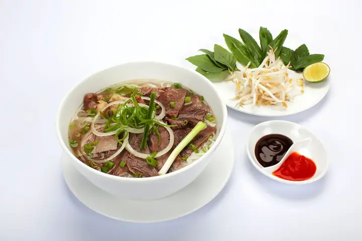 Công Thức Nấu Phở Bò Chuẩn Vị: Hướng Dẫn Từ A Đến Z