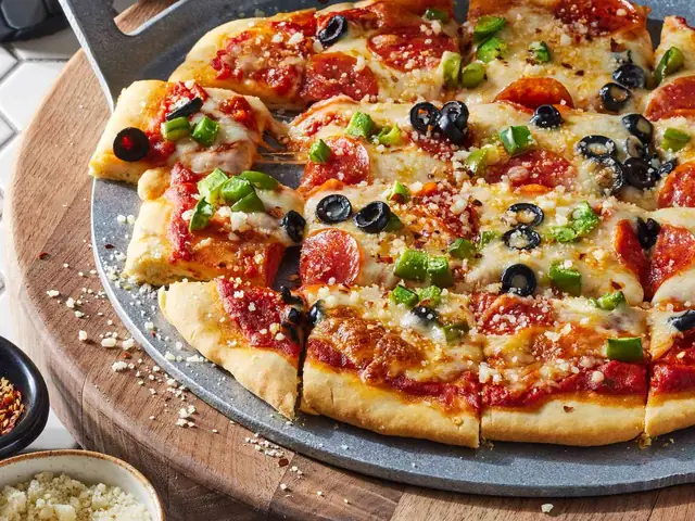 Cách Làm Vỏ Bánh Pizza Không Dùng Men Dễ Dàng Tại Nhà Cách Làm Vỏ Bánh Pizza Không Dùng Men Dễ Dàng Tại Nhà