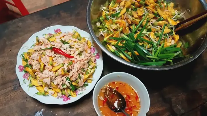 Gỏi Tép Bông Điên Điển: 2 Công Thức Đậm Đà Hương Vị Miền Tây