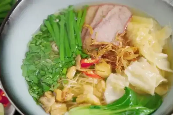 Hủ Tiếu Mì Khô Hoành Thánh: Cẩm Nang Đầy Đủ Từ Nguồn Gốc Đến Cách Làm