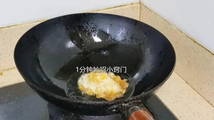 Chiên Trứng Dùng Dầu Gì? So Sánh Chi Tiết Các Loại Dầu Phổ Biến Chiên Trứng Dùng Dầu Gì? So Sánh Chi Tiết Các Loại Dầu Phổ Biến