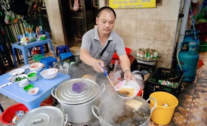 Mì Gà Tần An Dương: Hương Vị Thuốc Bắc Đậm Đà Giữa Lòng Hà Nội Mì Gà Tần An Dương: Hương Vị Thuốc Bắc Đậm Đà Giữa Lòng Hà Nội