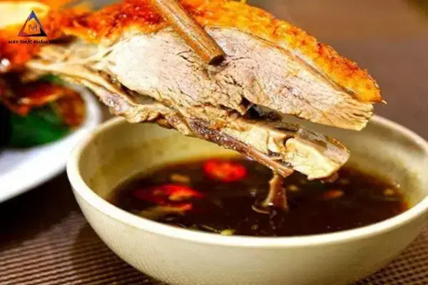Cách Pha Nước Chấm Vịt Quay Bằng Xì Dầu Chuẩn Vị Tại Nhà Cách Pha Nước Chấm Vịt Quay Bằng Xì Dầu Chuẩn Vị Tại Nhà