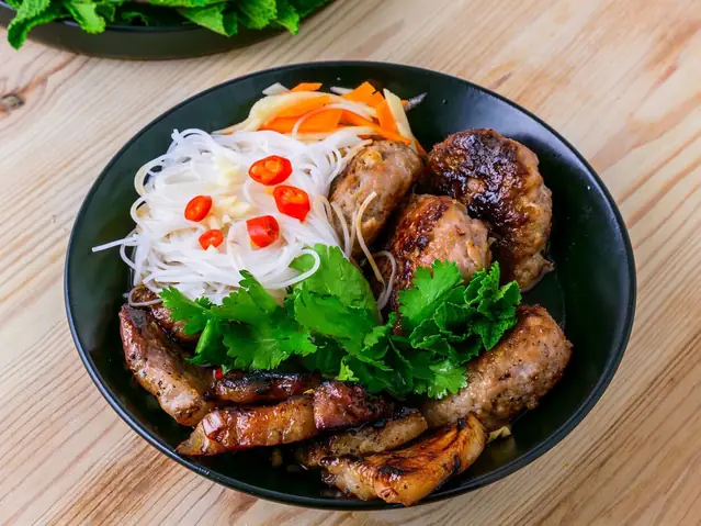 Cách Nấu Bún Chả Chuẩn Vị Hà Nội: Từ Thịt Nướng Đến Nước Mắm Pha Chế Hoàn Hảo Cách Nấu Bún Chả Chuẩn Vị Hà Nội: Từ Thịt Nướng Đến Nước Mắm Pha Chế Hoàn Hảo