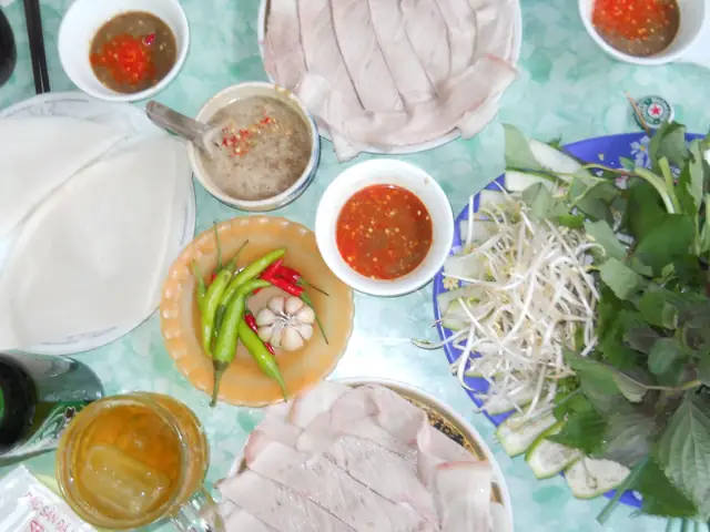 Thịt Heo 2 Đầu Da Đà Nẵng: Review Chi Tiết Đặc Sản Bánh Tráng Cuốn Độc Đáo Thịt Heo 2 Đầu Da Đà Nẵng: Review Chi Tiết Đặc Sản Bánh Tráng Cuốn Độc Đáo