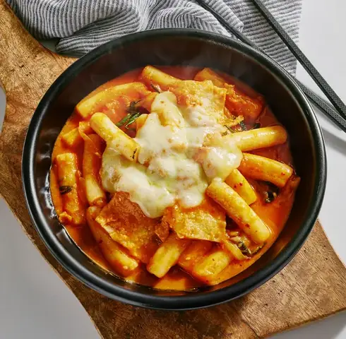 Tokbokki Làm Từ Bột Gì? Bí Quyết Từ Bột Gạo Để Có Độ Dẻo Dai Tokbokki Làm Từ Bột Gì? Bí Quyết Từ Bột Gạo Để Có Độ Dẻo Dai