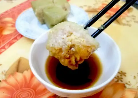 Bánh Chưng Chấm Mật Mía: Món Ăn Đặc Trưng Miền Trung