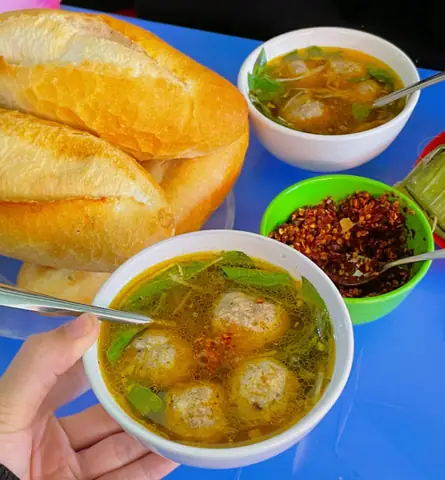 Top 10 Quán Bánh Mì Ngon Đà Lạt: Đánh Giá Chi Tiết Từ Xíu Mại Đến Chảo Top 10 Quán Bánh Mì Ngon Đà Lạt: Đánh Giá Chi Tiết Từ Xíu Mại Đến Chảo