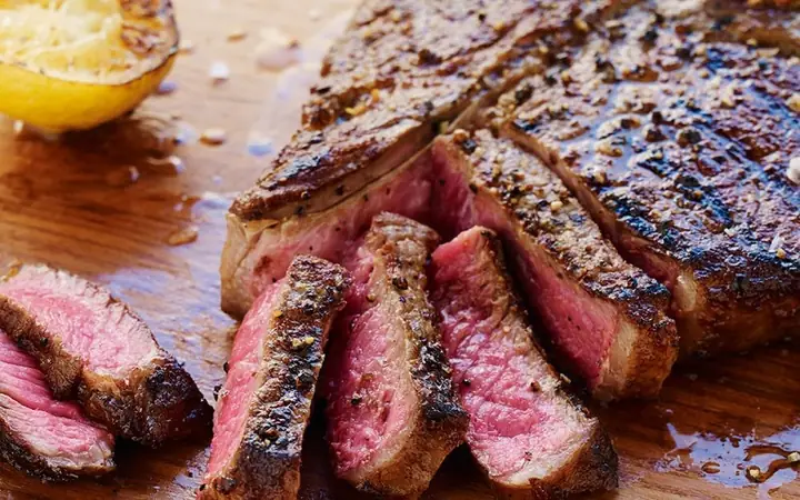 Bò Bít Tết Tiếng Anh Là Gì? Cẩm Nang Toàn Tập Về Các Loại Steak Và Mức Độ Chín Chuẩn Quốc Tế