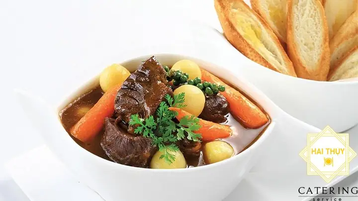 Bò Nấu Tiêu Xanh: Công Thức Hoàn Hảo Ăn Kèm Bánh Mì Bò Nấu Tiêu Xanh: Công Thức Hoàn Hảo Ăn Kèm Bánh Mì