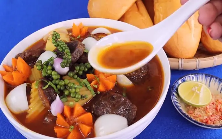 Bò Nấu Tiêu Xanh: Công Thức Hoàn Hảo Ăn Kèm Bánh Mì Bò Nấu Tiêu Xanh: Công Thức Hoàn Hảo Ăn Kèm Bánh Mì