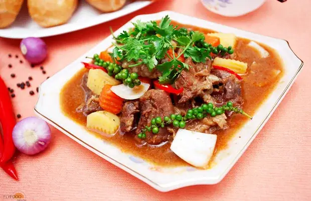 Bò Nấu Tiêu Xanh: Công Thức Hoàn Hảo Ăn Kèm Bánh Mì Bò Nấu Tiêu Xanh: Công Thức Hoàn Hảo Ăn Kèm Bánh Mì