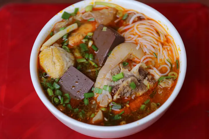 Top 10 Quán Bún Bò Huế Chính Gốc Chuẩn Vị Cố Đô Tại Sài Gòn Top 10 Quán Bún Bò Huế Chính Gốc Chuẩn Vị Cố Đô Tại Sài Gòn