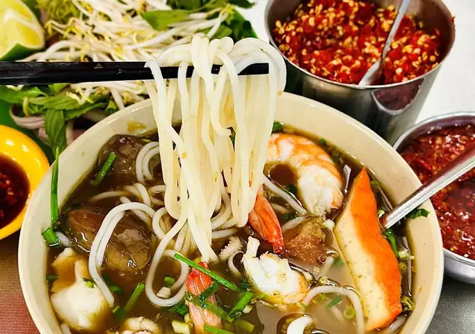 Bún Mắm Xuất Phát Từ Đâu? Hành Trình Tìm Về Cội Nguồn Ẩm Thực Miền Tây Bún Mắm Xuất Phát Từ Đâu? Hành Trình Tìm Về Cội Nguồn Ẩm Thực Miền Tây