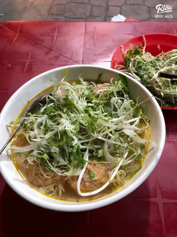 Review Bún Riêu Lốp Xe Nha Trang: Hương Vị Vỉa Hè Gây Thương Nhớ
