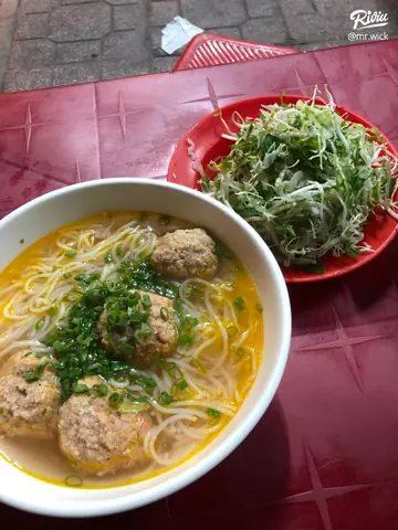 Review Bún Riêu Lốp Xe Nha Trang: Hương Vị Vỉa Hè Gây Thương Nhớ
