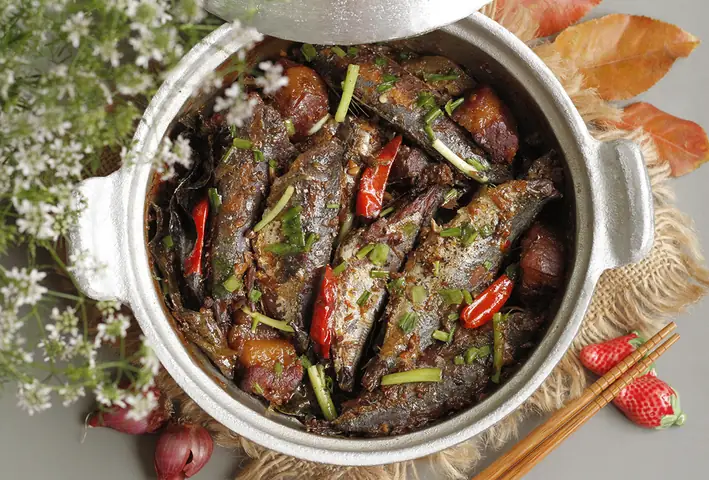 Cách Kho Cá Nục Kiểu Huế Chuẩn Vị, Thịt Cứng Ngắc, Nước Keo Dẻo Quánh Cách Kho Cá Nục Kiểu Huế Chuẩn Vị, Thịt Cứng Ngắc, Nước Keo Dẻo Quánh