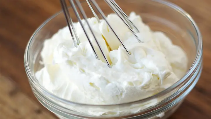 Bí Quyết Cách Đánh Bông Whipping Cream Mịn Mượt Không Tách Nước