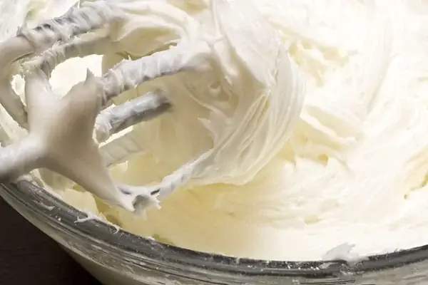 Bí Quyết Cách Đánh Bông Whipping Cream Mịn Mượt Không Tách Nước