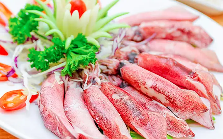 Bí Quyết Cách Hấp Mực Ống Ngon, Giòn Ngọt Và Không Tanh Chuẩn Vị Đầu Bếp Bí Quyết Cách Hấp Mực Ống Ngon, Giòn Ngọt Và Không Tanh Chuẩn Vị Đầu Bếp