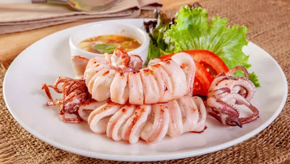 Bí Quyết Cách Hấp Mực Ống Ngon, Giòn Ngọt Và Không Tanh Chuẩn Vị Đầu Bếp Bí Quyết Cách Hấp Mực Ống Ngon, Giòn Ngọt Và Không Tanh Chuẩn Vị Đầu Bếp