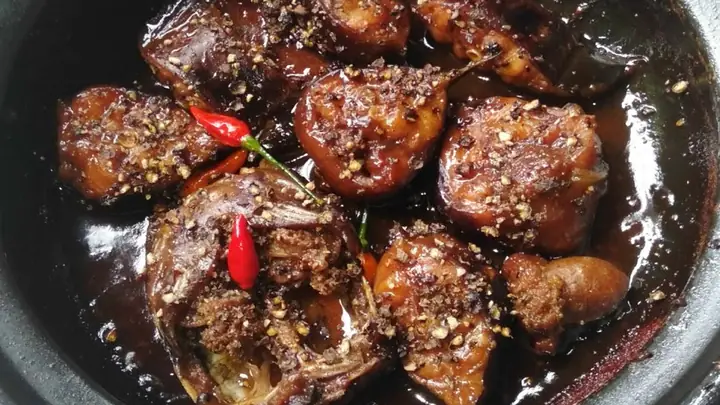 Cách Kho Cá Trê Cực Ngon: Bí Quyết Cho Bữa Cơm Gia Đình Thêm Đậm Đà Cách Kho Cá Trê Cực Ngon: Bí Quyết Cho Bữa Cơm Gia Đình Thêm Đậm Đà