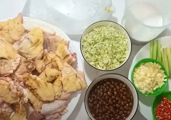 Cách Kho Thịt Gà Già Mềm Chuẩn Vị Tại Nhà Cách Kho Thịt Gà Già Mềm Chuẩn Vị Tại Nhà