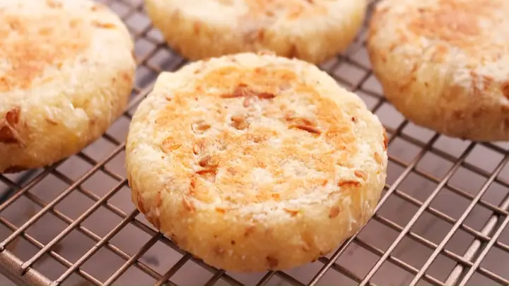 Cách Làm Bánh Khoai Mì Nướng Bằng Chảo Chống Dính Thơm Ngon Cách Làm Bánh Khoai Mì Nướng Bằng Chảo Chống Dính Thơm Ngon