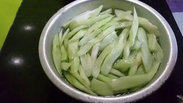 Bí Quyết Sơ Chế Dọc Mùng Giòn Sần Sật, Không Ngứa Tay Bí Quyết Sơ Chế Dọc Mùng Giòn Sần Sật, Không Ngứa Tay