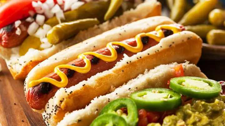 Cách Làm Hot Dog Tại Nhà: Bí Quyết Tạo Nên Những Chiếc Bánh Ngon Chuẩn Vị
