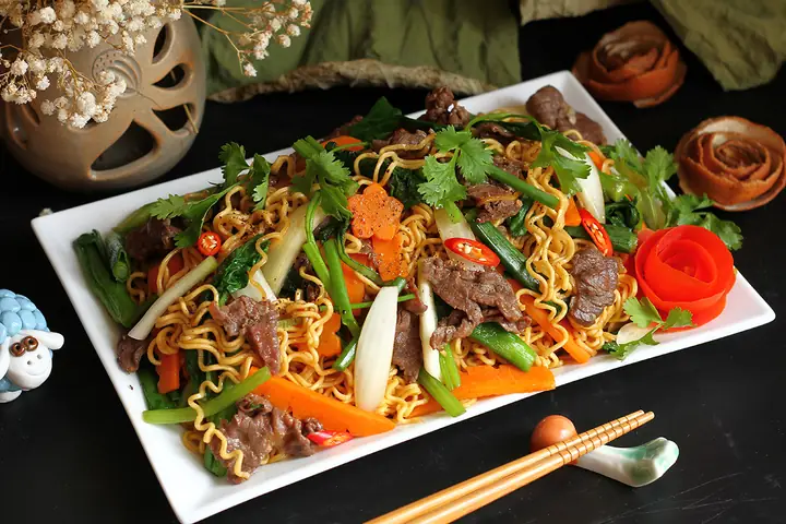 Cách Làm Mì Xào Bò Ngon Chuẩn Vị Tại Gia Như Ngoài Hàng