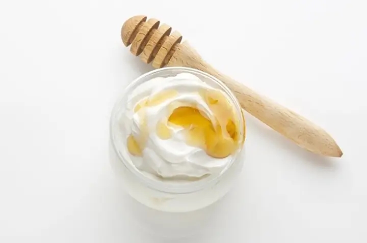 Hướng Dẫn Cách Làm Sữa Chua Mật Ong Đắp Mặt Giúp Da Sáng Mịn Hướng Dẫn Cách Làm Sữa Chua Mật Ong Đắp Mặt Giúp Da Sáng Mịn